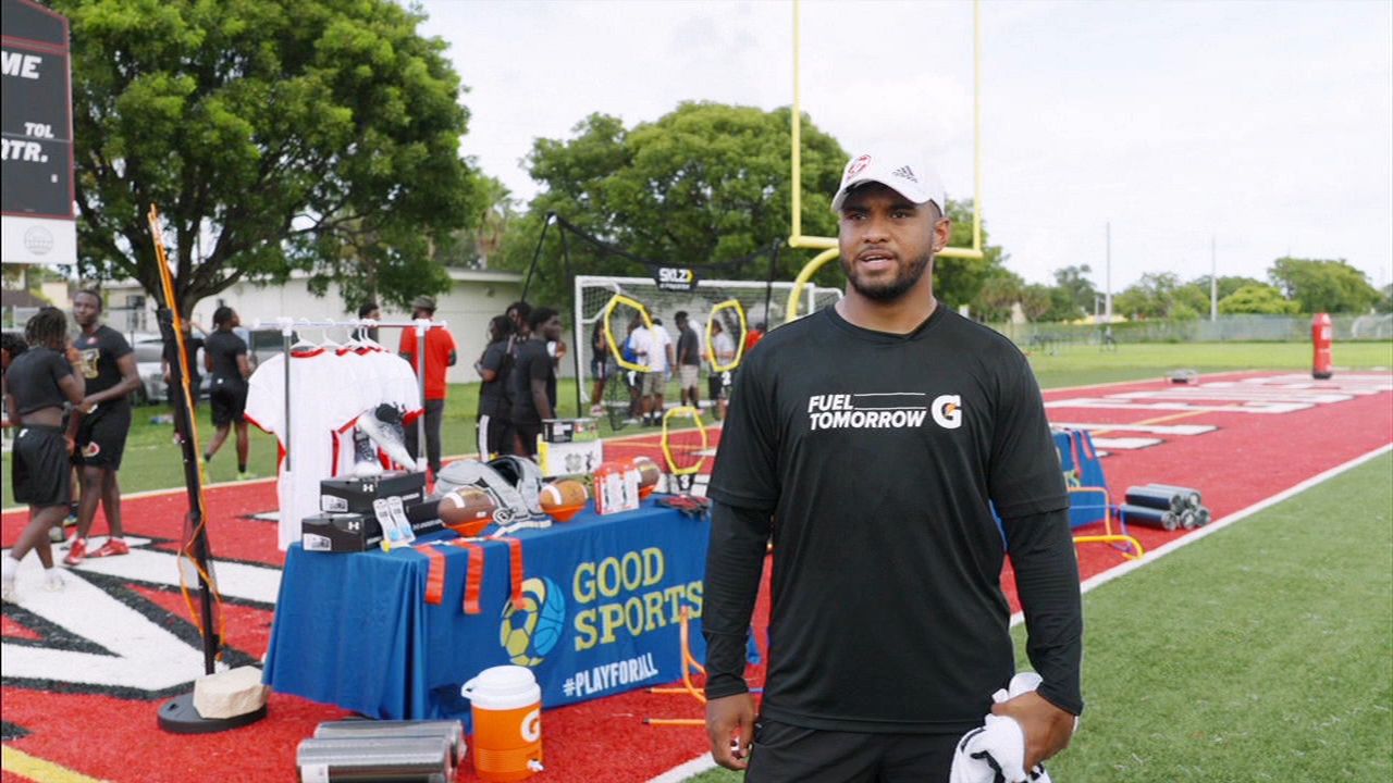 Former SEC stars give back to their communities